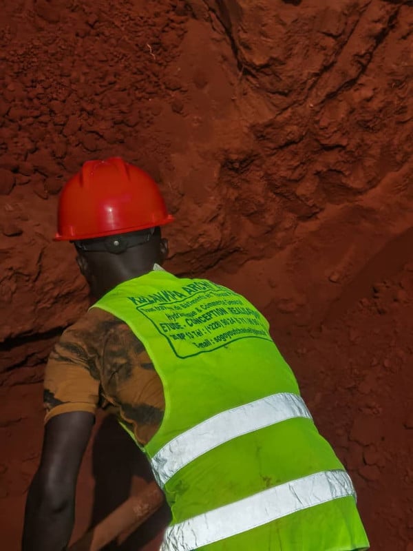 Coulage dalle et poteaux KALANKPA - Chantier BTP Lomé Togo